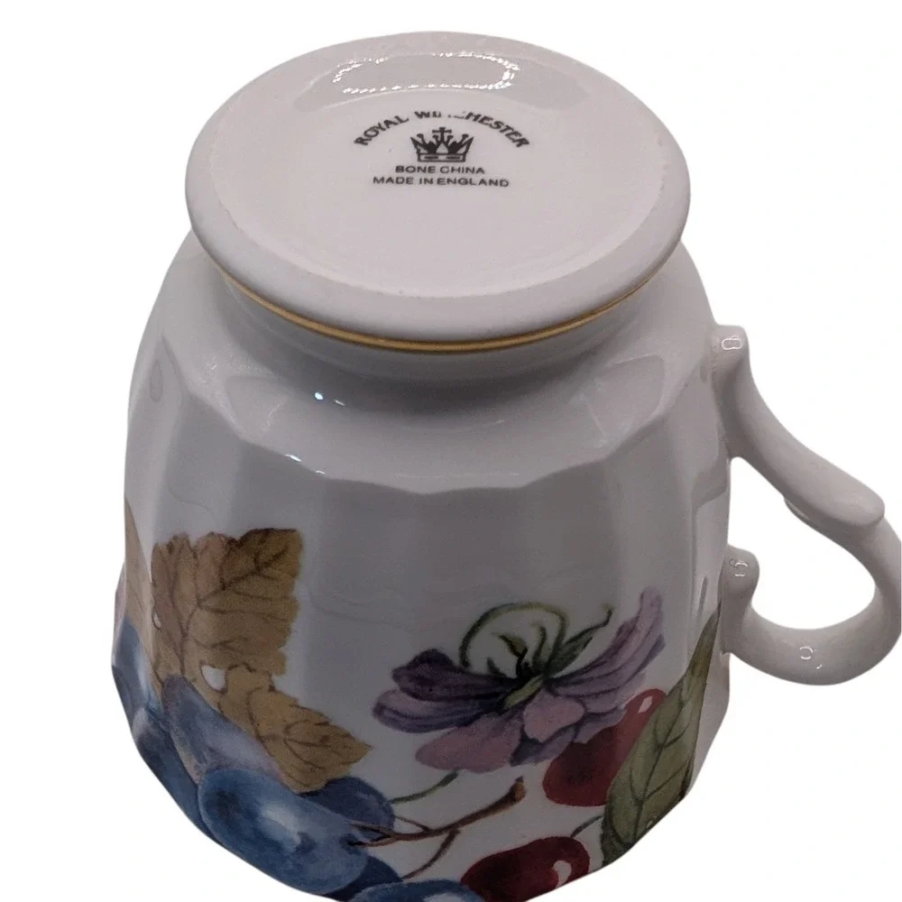 Vintage Royal Kingston Teacup‎ Footed Floral Leaves Grapes Hand Painted England